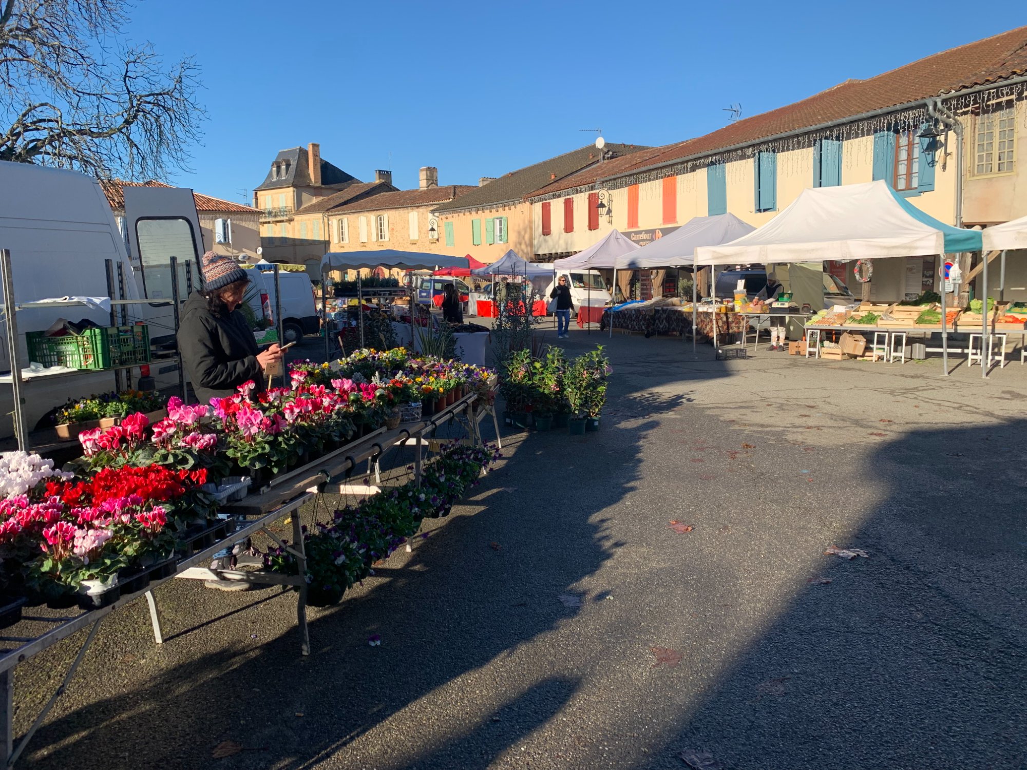 Monday market in Aignan
