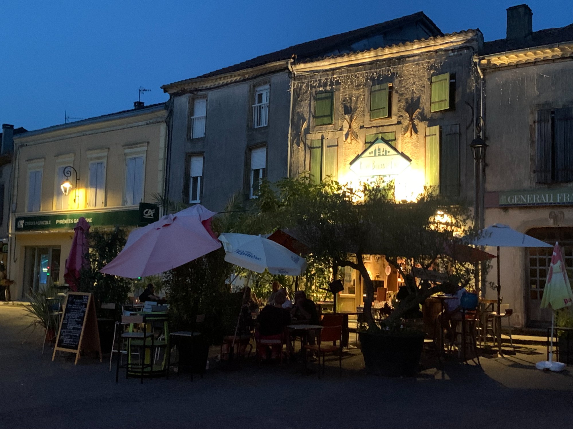 Aignan by night — café terrace