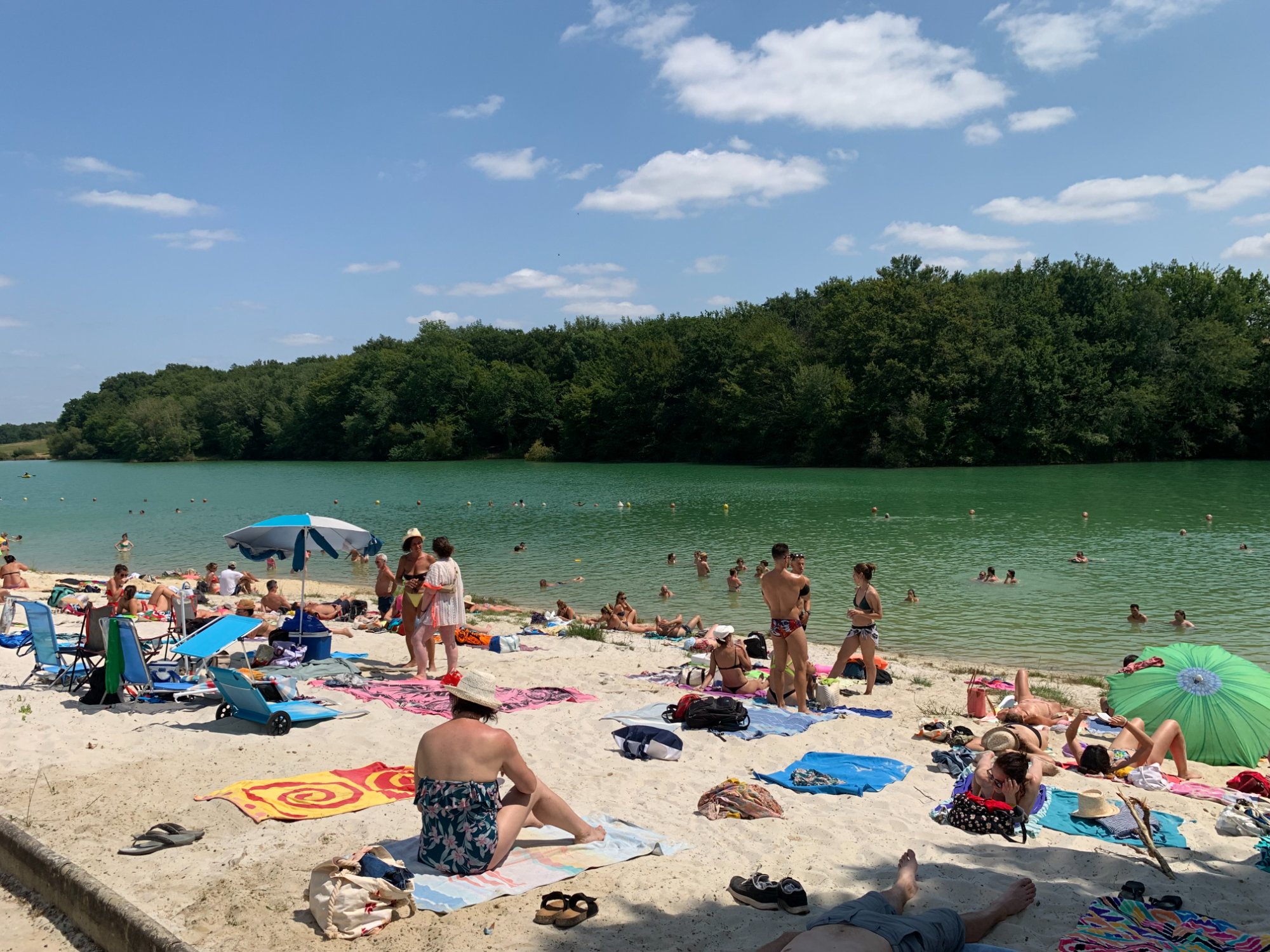 Lac de Lupiac beach in summer