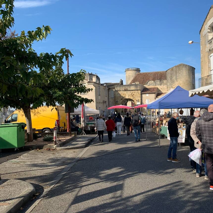 November holiday festival in Duras.