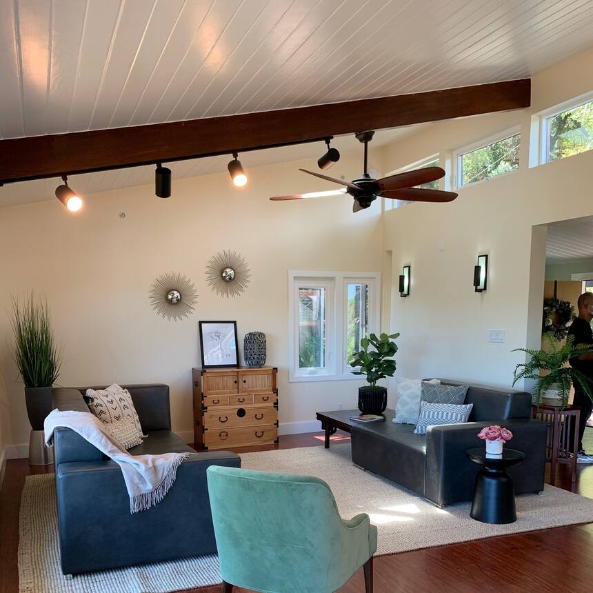 The sale of our house closed today !
We stayed at our Airbnb, drank champagne, c