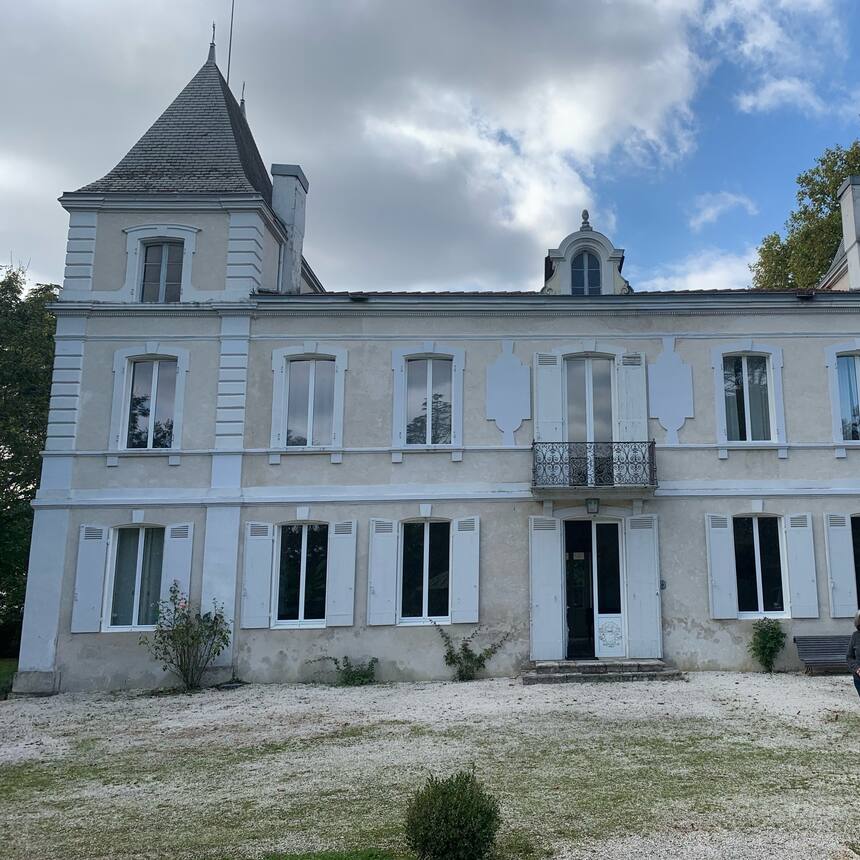 Property #21:
Another very elegant house in good general condition, in a private