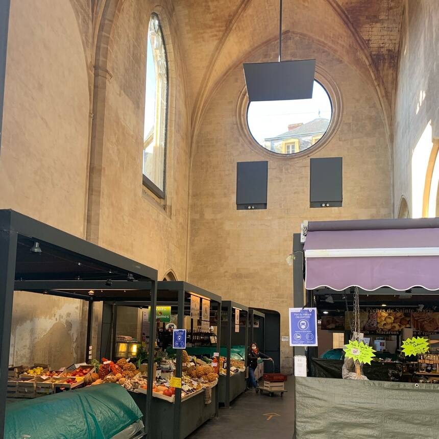 Back to Sarlat.
A fabulous decommissioned church with a farmers market inside. I