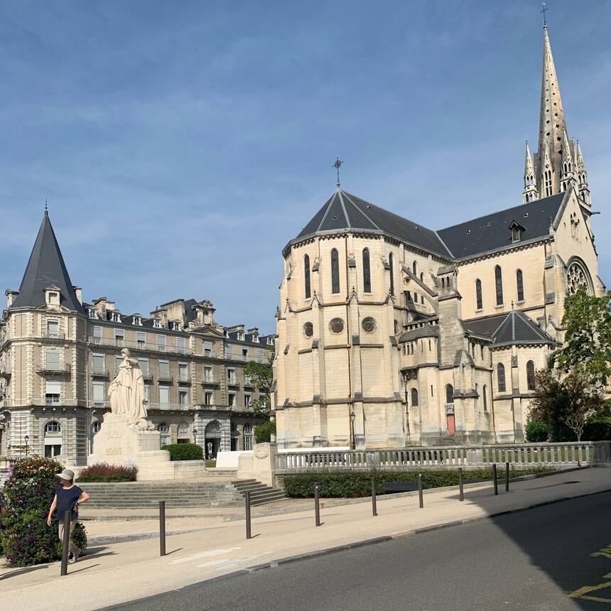 And we visited Pau, a little Paris hidden in the foothill of the Pyrenees.  Eleg