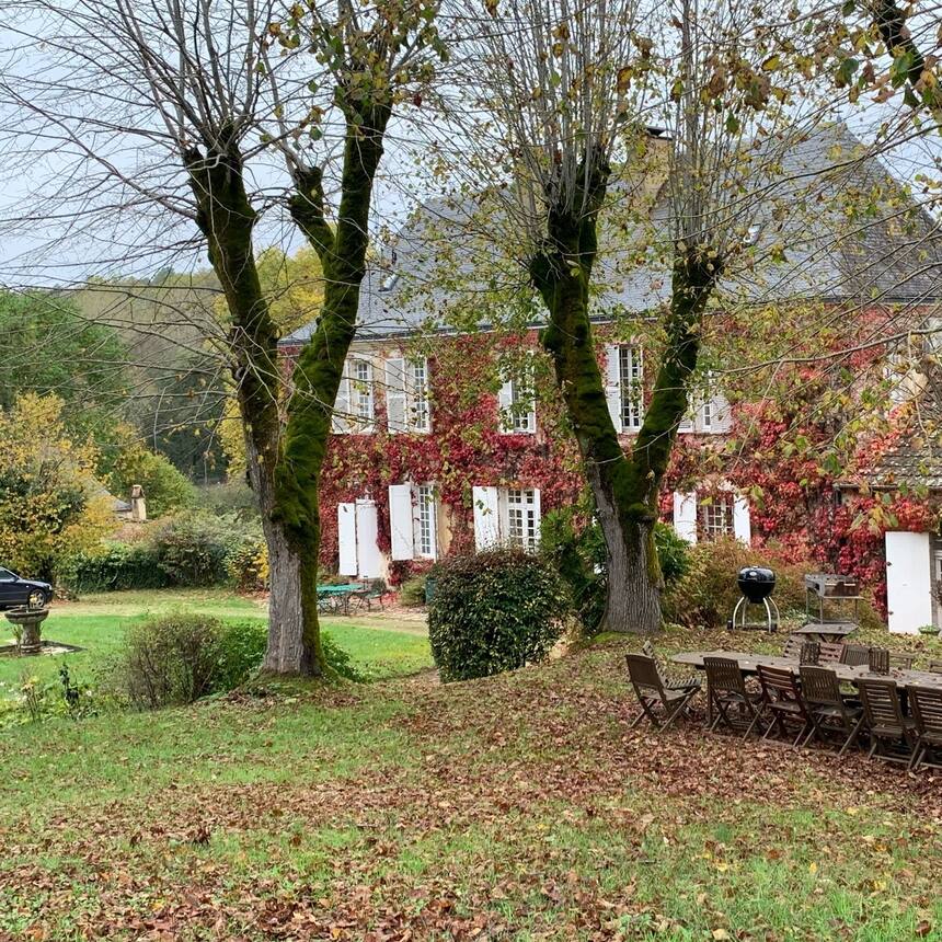 Property #33.
Beautiful old Georgian style house. Pool, tennis crt., 2 gite, sta