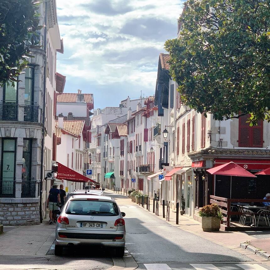 A day trip to the beautiful Saint Jean de Luz. Just minutes from the Spanish boa
