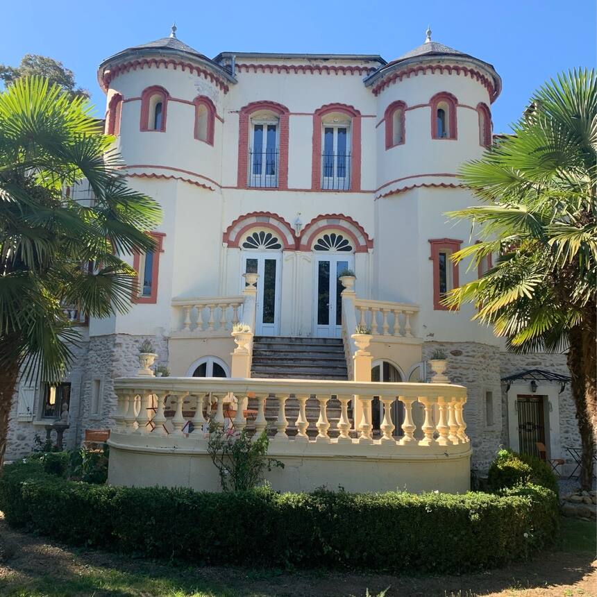 Lunch at ‘Cafe Curry’, at a chateau in Lannemazan.