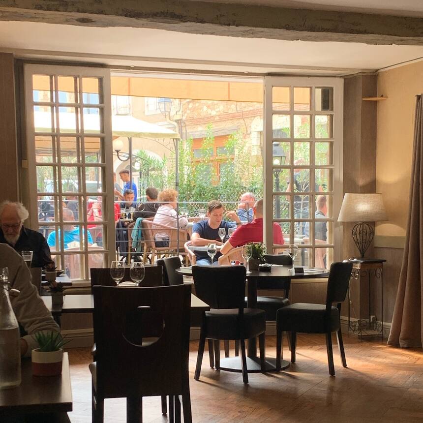 Lunch at the Henri 5 restaurant in Eauze.