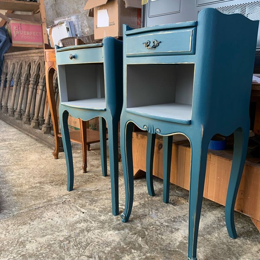 A little furniture painting: We have restored these cute little bedside tables
F