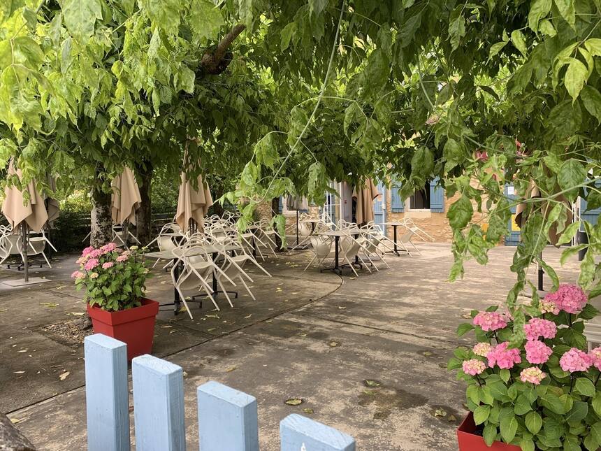 I haven’t tried this restaurant yet but it looks adorable, has a yummy menu, and