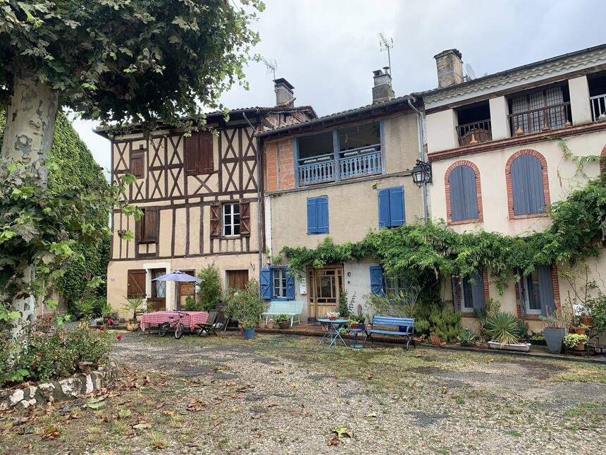The annual antique fair in Simorre was smaller than last year because of the rai