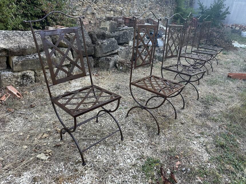I picked up these nice old chairs on marketplace. Here they are drying after a c